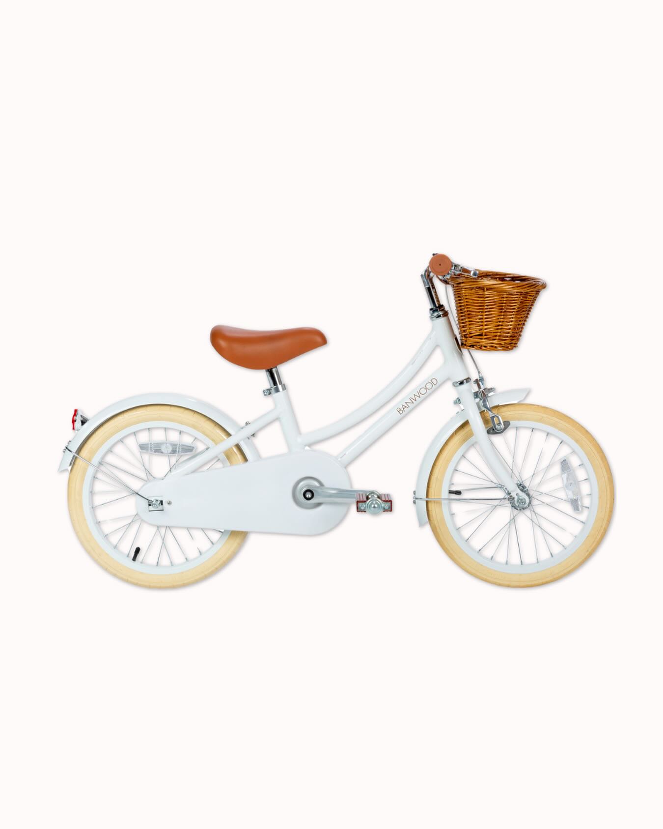 Secure this summer’s adventures with our Classic Bike. Includes training wheels and our iconic wicker basket. Suitable for kids 4+Discover all our Classic Bikes at #Banwood.com