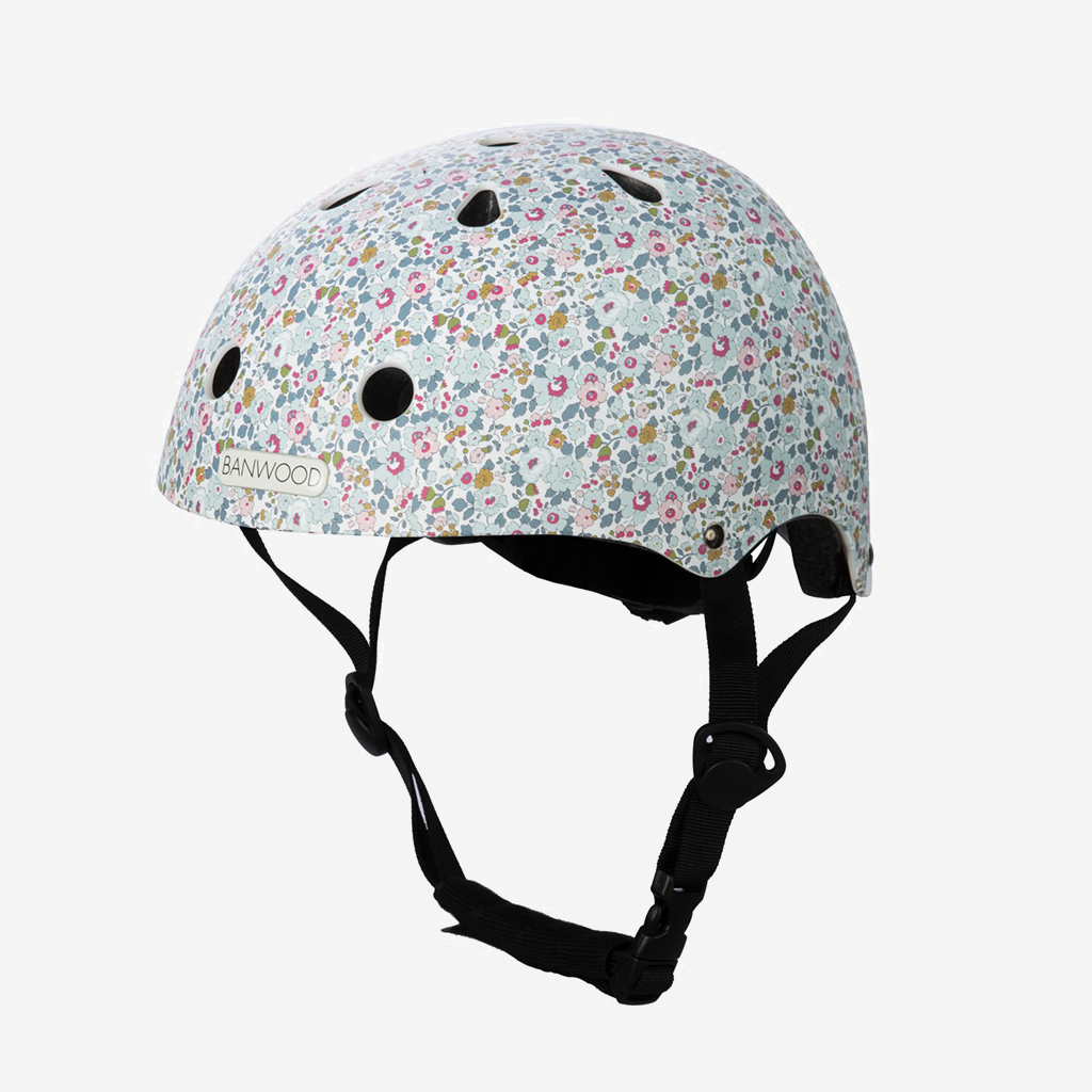 Udforsk Banwoods Liberty London Betsy-hjelm med blomstret print i nøje udvalgte farver og stilfulde designs. Perfekt til sikre c